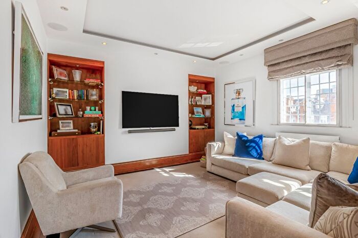 3 Bedroom Flat For Sale In Baker Street, Marylebone, London, NW1