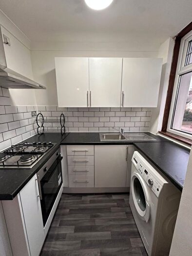 2 Bedroom Flat To Rent In Heath Park Road, Romford, RM2