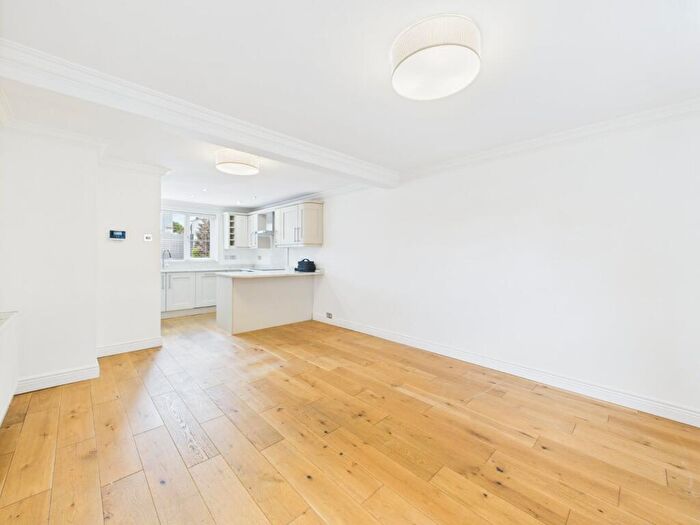 2 Bedroom Apartment To Rent In Park Cottages, Maidenhead Road, Windsor, Berkshire, SL4