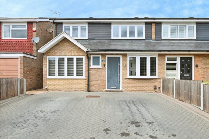 3 Bedroom Semi-Detached House For Sale In Lampits, Hoddesdon, EN11