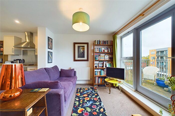 1 Bedroom Flat For Sale In Felix Court, Warner Road, London, SE5