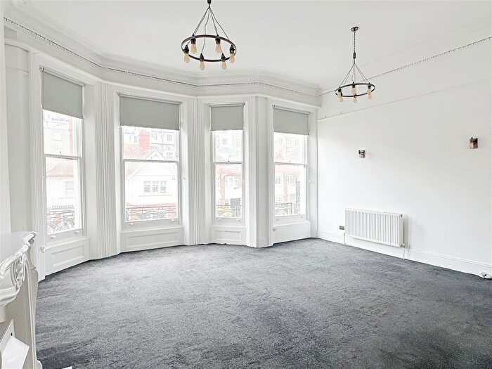 2 Bedroom Flat To Rent In Holland Road, Hove, BN3