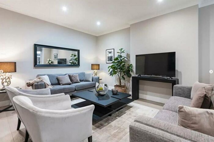 3 Bedroom Flat To Rent In Fitzjohns Avenue, London, NW3