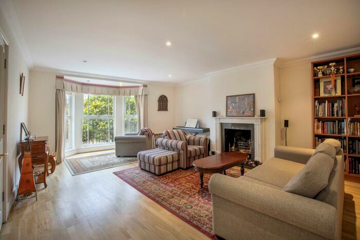 5 Bedroom Town House To Rent In St Ann's Park, Virginia Water, GU25