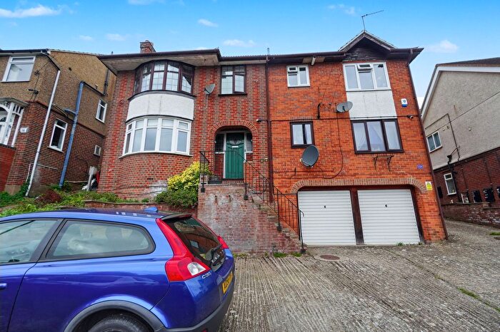 1 Bedroom Flat For Sale In Whitelands Road, High Wycombe, HP12