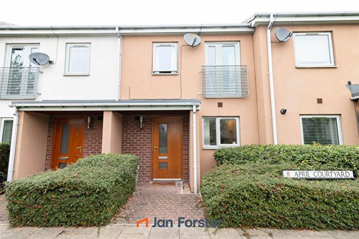 2 Bedroom Terraced House For Sale In April Courtyard, The Staithes, Gateshead, NE8