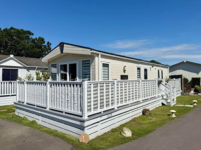 2 Bedroom Bungalow For Sale In Bramlands Lane, Henfield, BN5