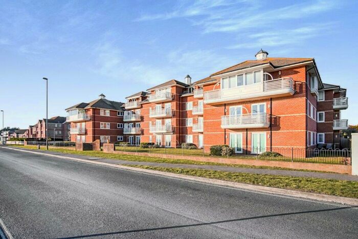 3 Bedroom Apartment To Rent In Seafront Flat In Rustington, BN16