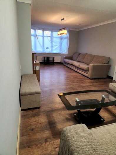 5 Bedroom Semi-Detached House To Rent In Brampton Drive, Nottingham, NG9