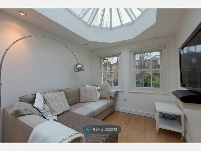 1 Bedroom Maisonette To Rent In Stockwell Park Crescent, London SW9