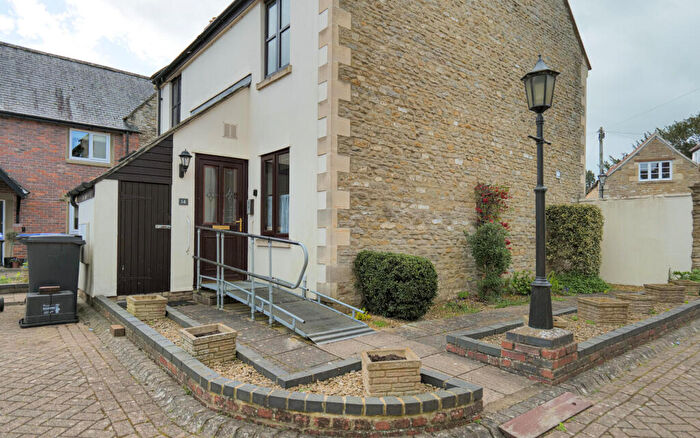 2 Bedroom Flat For Sale In Canons Court, Melksham, SN12