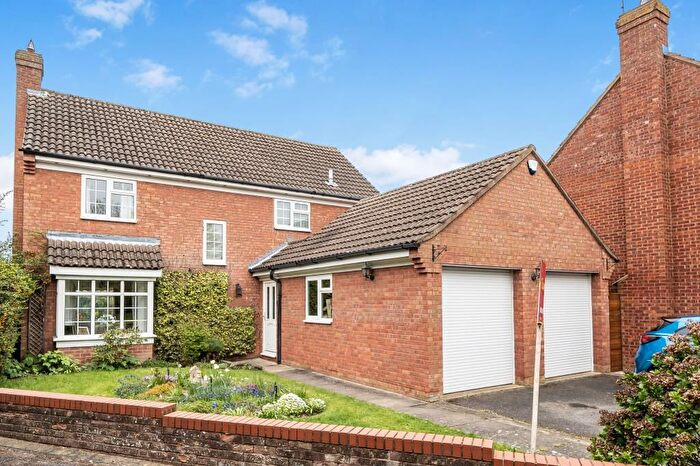 4 Bedroom Detached House For Sale In Aylesbury, Buckinghamshire, HP21