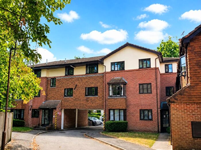 2 Bedroom Flat For Sale In Fishers Court, North Parade, Horsham, RH12