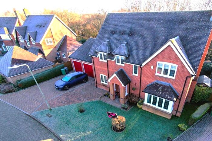 4 Bedroom Detached House For Sale In Hanningtons Way, Burghfield Common, Reading, Berkshire, RG7
