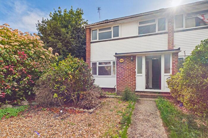 3 Bedroom Flat To Rent In Linden Road, Woodley, Reading, Berkshire, RG5