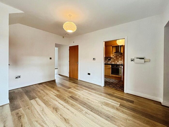 2 Bedroom Flat For Sale In Finkle Street, Cottingham, HU16