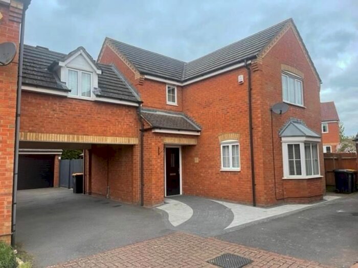 4 Bedroom Link Detached House To Rent In Fox Close, Clapham, MK41