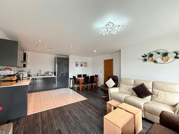 2 Bedroom Flat For Sale In Oakview, Richard Lewis Way, Shirley, West Midlands, B90