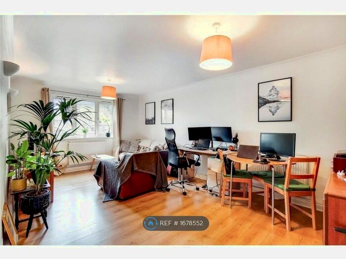 1 Bedroom Flat To Rent In Courland Grove, London, SW8