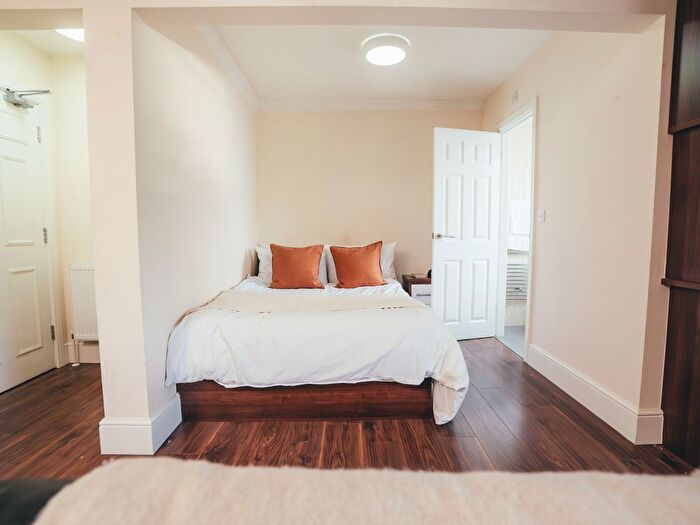 Studio To Rent In Blenheim Terrace, Leeds, LS2