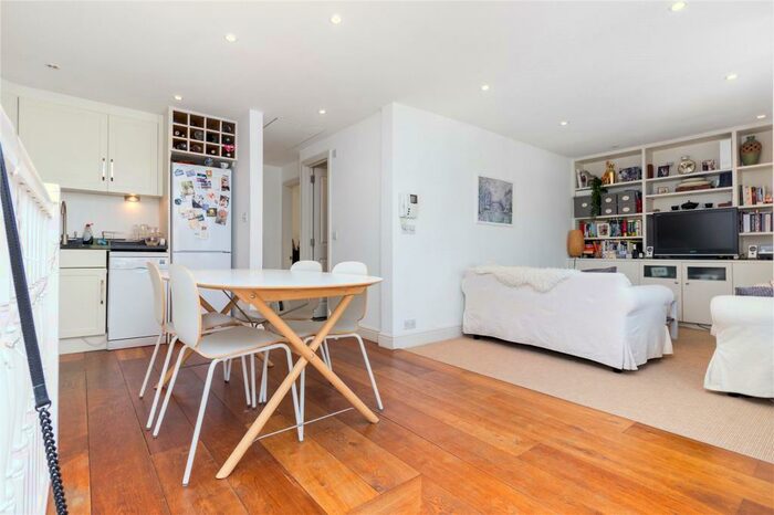 2 Bedroom Apartment To Rent In Redcliffe Square, London, SW10