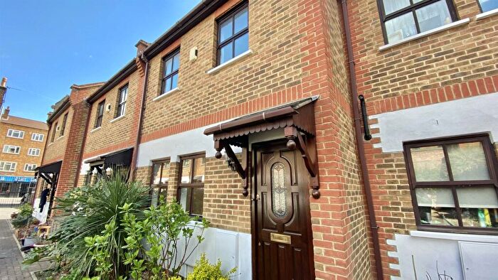2 Bedroom House To Rent In Pegasus Close, N16