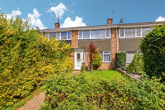 3 Bedroom Terraced House For Sale In Woodmanhurst Road, Corringham, SS17