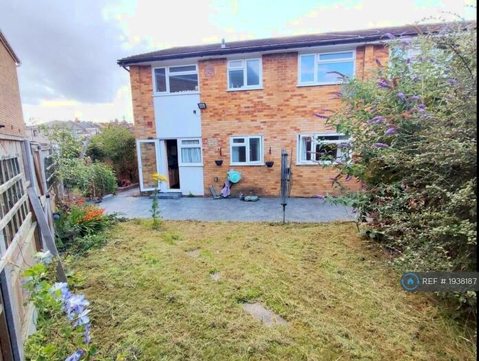 2 Bedroom Maisonette To Rent In Brentwood Close, London, SE9