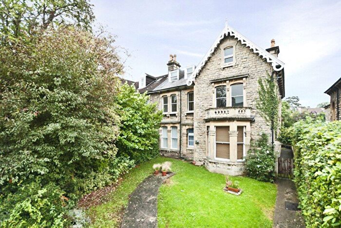 1 Bedroom Apartment To Rent In Newbridge Hill, Bath, Somerset, BA1