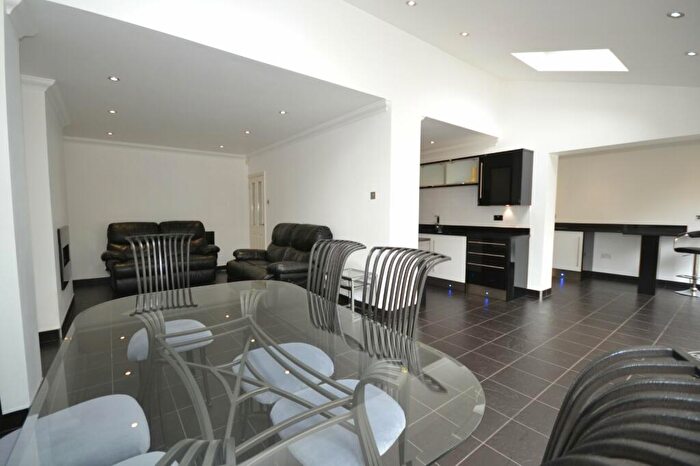 3 Bedroom Semi-Detached House To Rent In Salisbury Avenue, Styvechale, Coventry, West Midlands, CV3