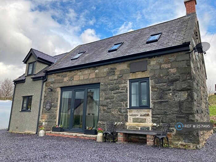 3 Bedroom Detached House To Rent In Y Cwt Dwr, Bethesda, LL57