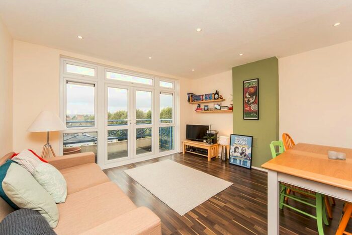 2 Bedroom Maisonette To Rent In Grosvenor Park Road, Walthamstow, E17