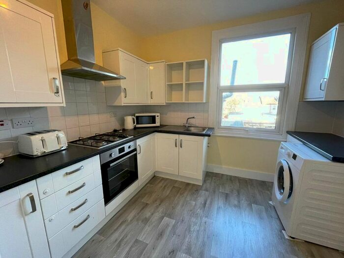 3 Bedroom Flat To Rent In Plumstead High Street, London, SE18