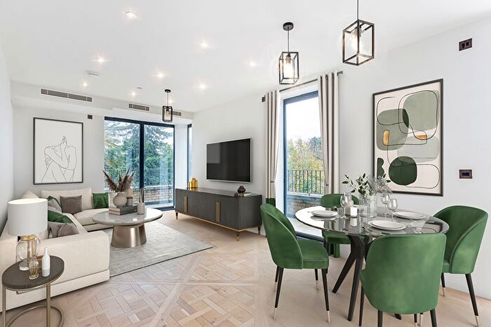 2 Bedroom Flat For Sale In Westhorpe Park, Marlow, SL7