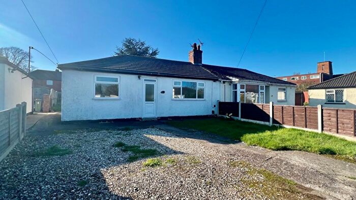 2 Bedroom Semi Detached Bungalow To Rent In Rivelin Place, Scunthorpe, DN16