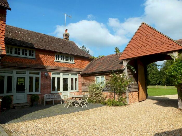 2 Bedroom Flat To Rent In Petworth Road, Chiddingfold, Godalming, GU8