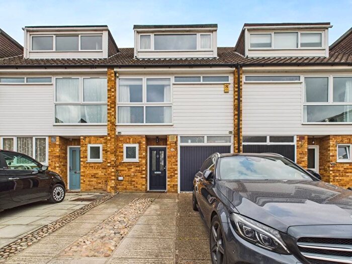 3 Bedroom Terraced House For Sale In Oast House Close, Wraysbury, Berkshire, TW19