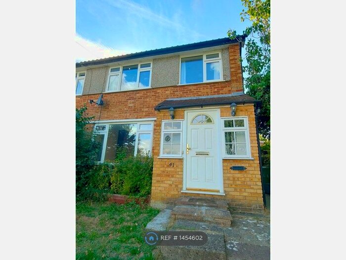 3 Bedroom Semi-Detached House To Rent In Telford Way, High Wycombe, HP13