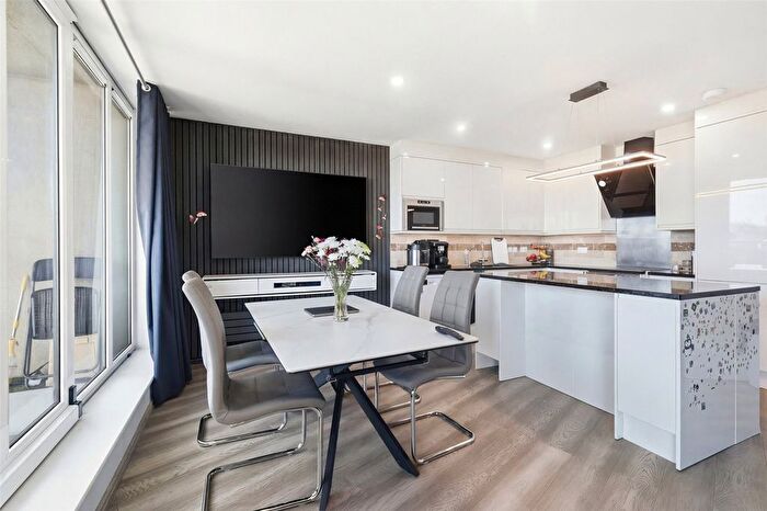 2 Bedroom Flat For Sale In Wards Wharf Approach, Newham, London, E16