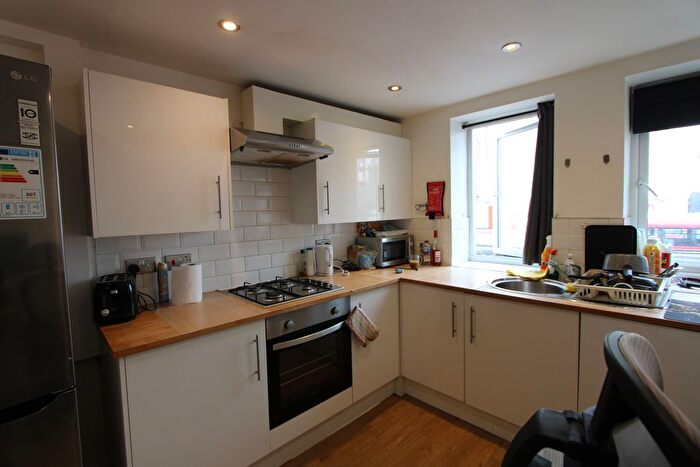 Studio To Rent In Walworth Road, London, SE17