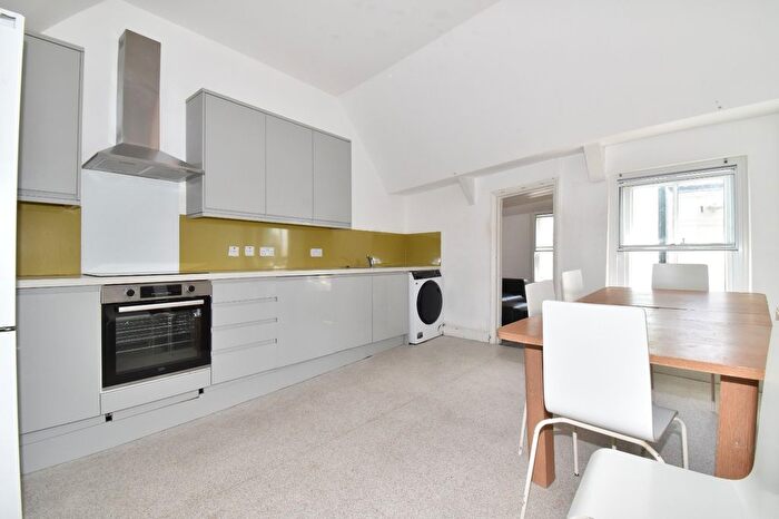 1 Bedroom Flat To Rent In Church Street, Falmouth, TR11
