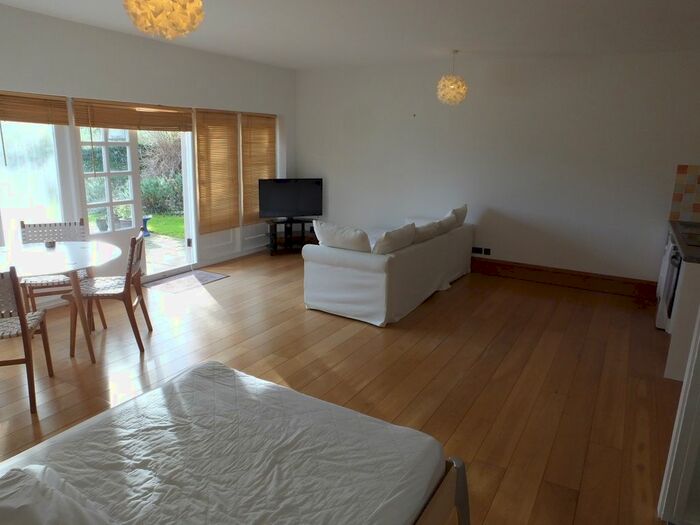 Studio To Rent In Swanborough, Lewes BN7