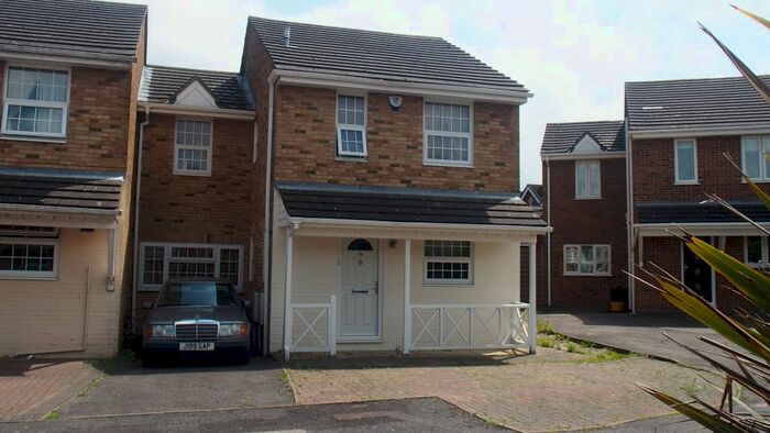 5 Bedroom Link Detached House To Rent In Embassy Close, Gillingham, ME7