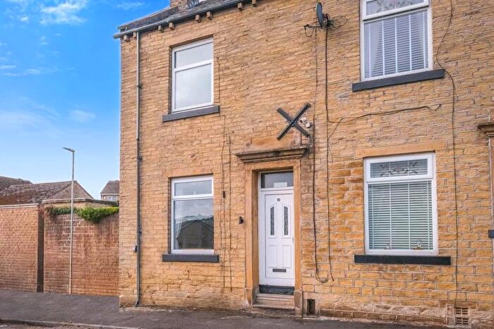 3 Bedroom End Terrace House For Sale In Lilac Street, Halifax, HX3