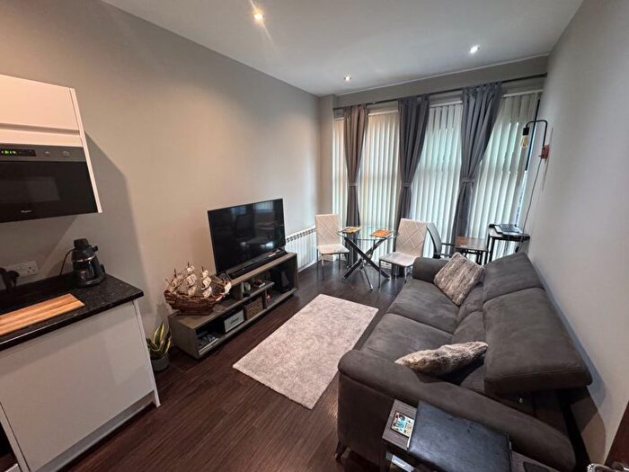 1 Bedroom Flat To Rent In Bath Road, Harlington, Hayes, UB3