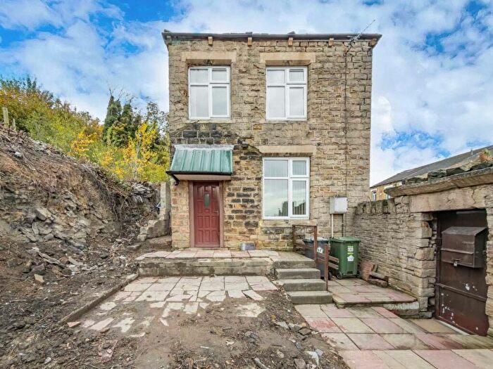 2 Bedroom Terraced House For Sale In Warwick Road, Batley, WF17