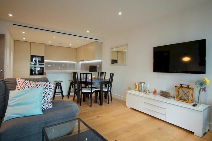 2 Bedroom Flat To Rent In Counter House, Gauging Square, London, E1W