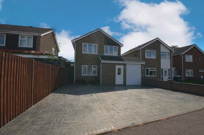 3 Bedroom Detached House To Rent In St Crispins Way, Raunds, Wellingborough, NN9