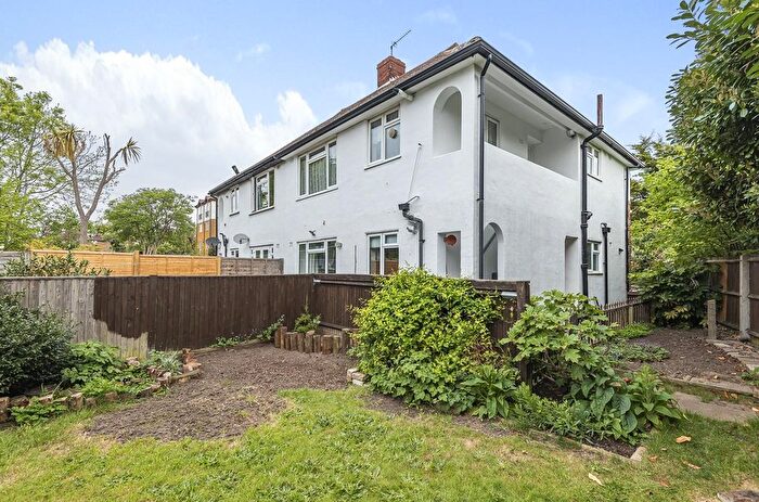 2 Bedroom Maisonette For Sale In St Johns Court, Isleworth, TW7