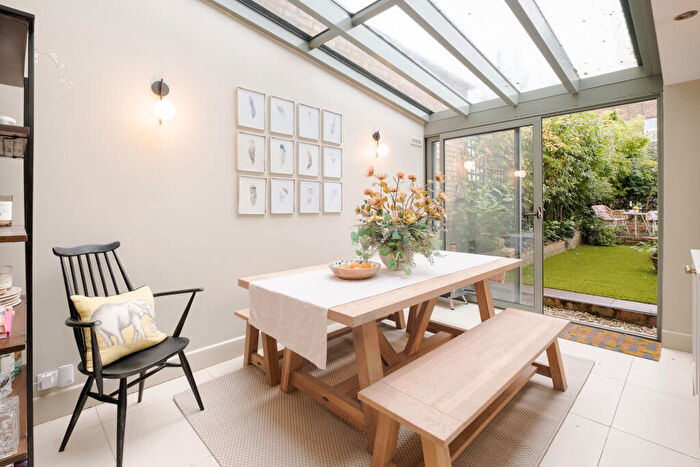 2 Bedroom Flat For Sale In Eburne Road, London, N7